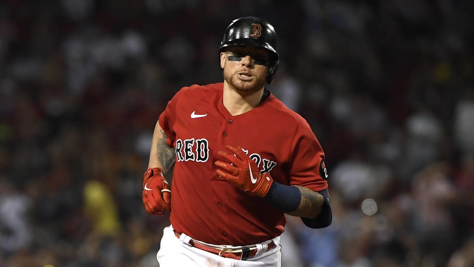 Astros showing interest in Christian Vazquez, Ji-Man Choi