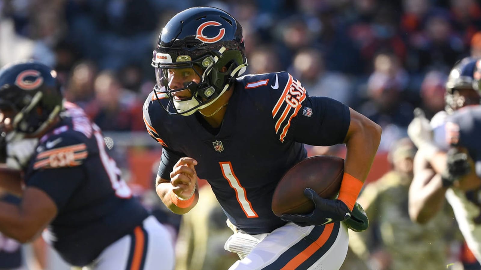 Bears' Andy Dalton replaces injured Justin Fields vs. Ravens