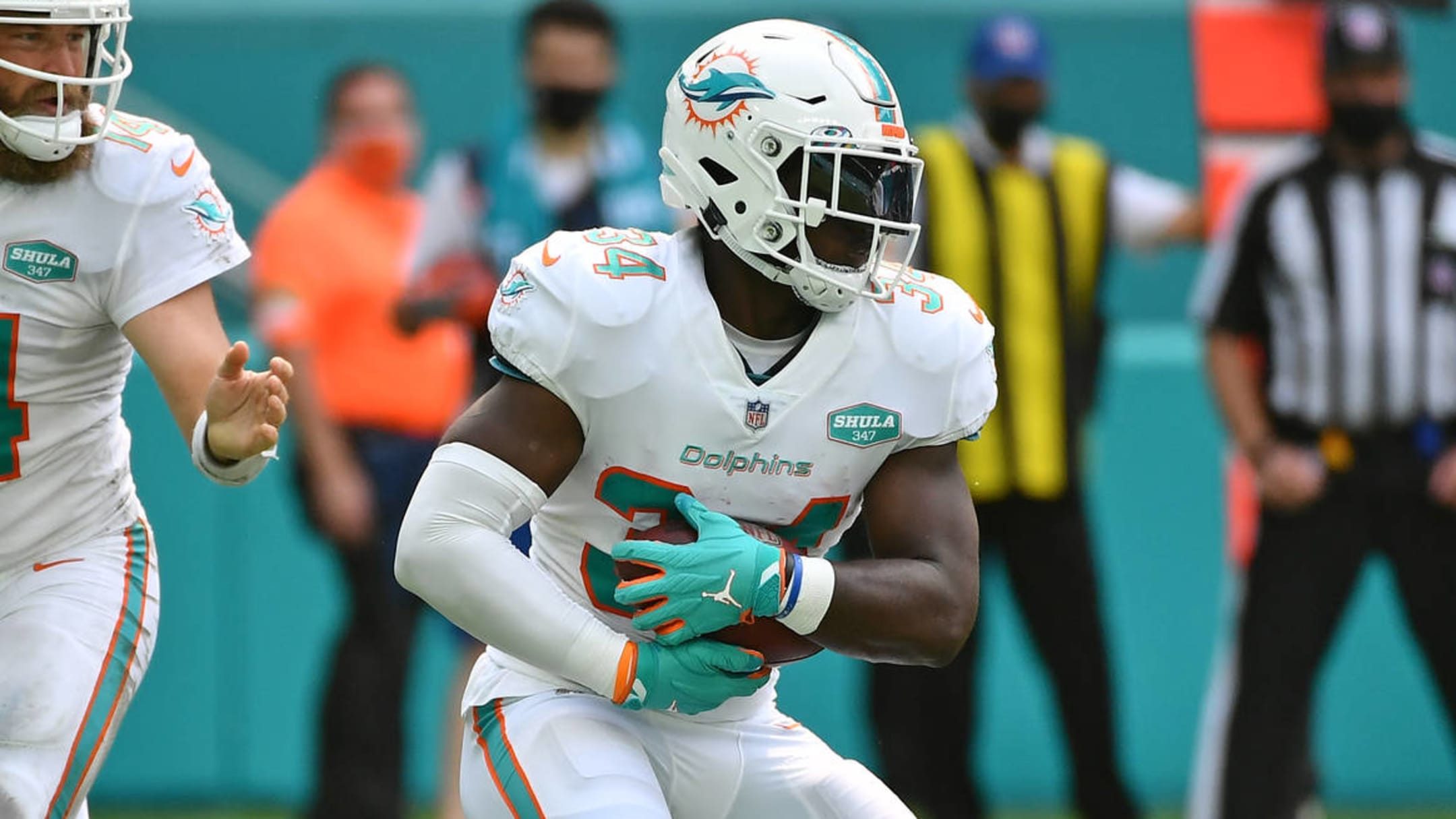 Miami Dolphins rookie Salvon Ahmed shines against Los Angeles Chargers