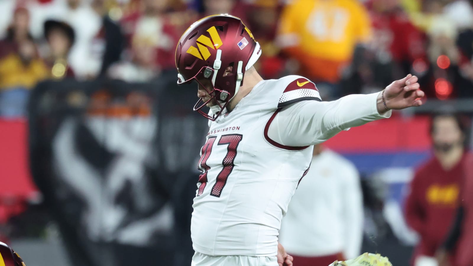 Watch: Commanders stun Buccaneers with dramatic field goal