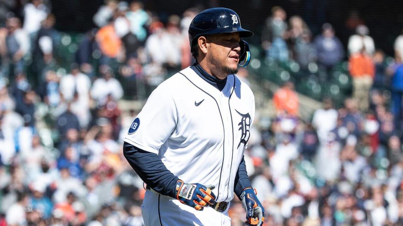 Aaron Boone defends intentionally walking Miguel Cabrera