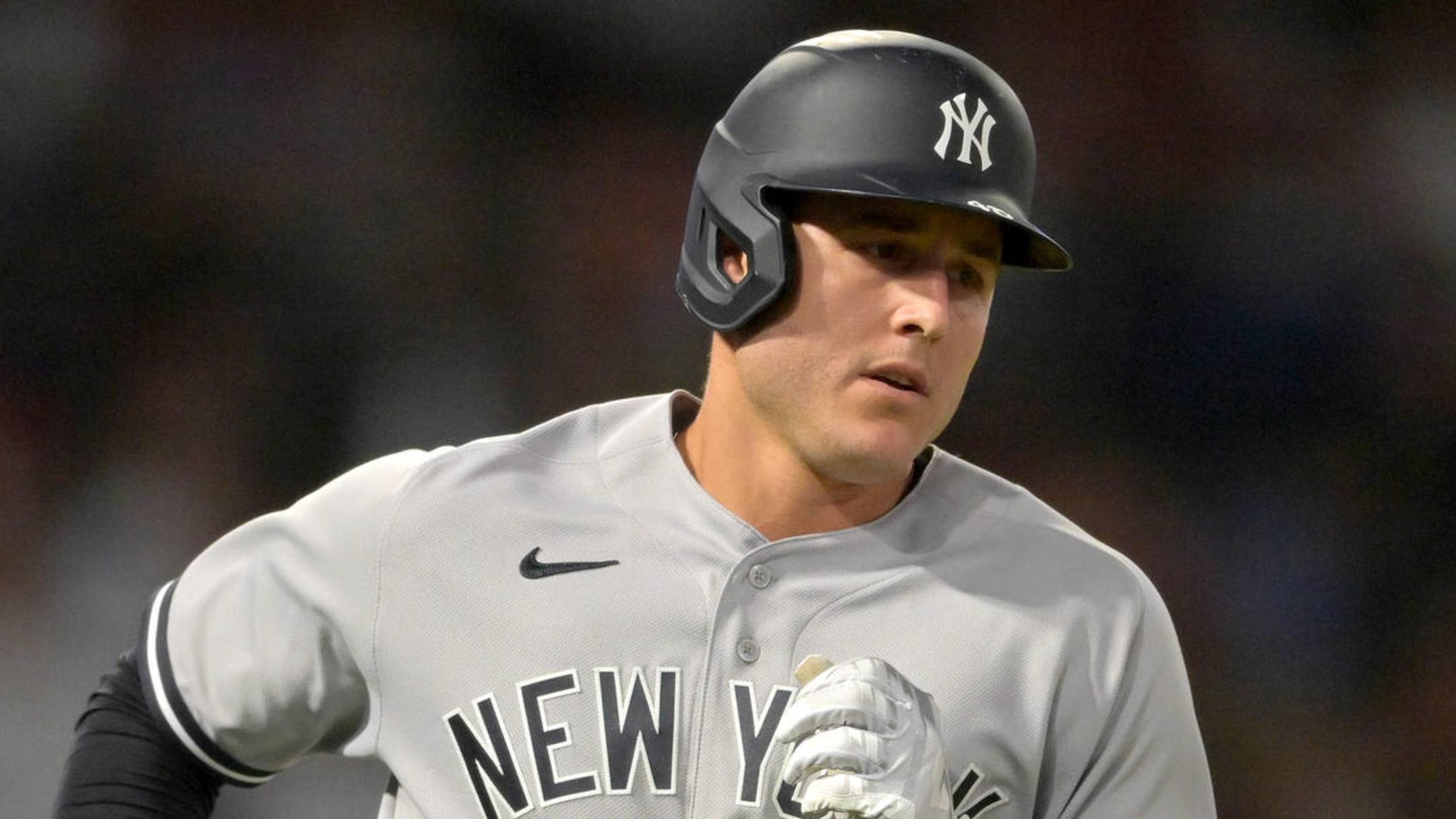 N. Y. Yankees sign gold - glove 1B Anthony Rizzo to new Deal