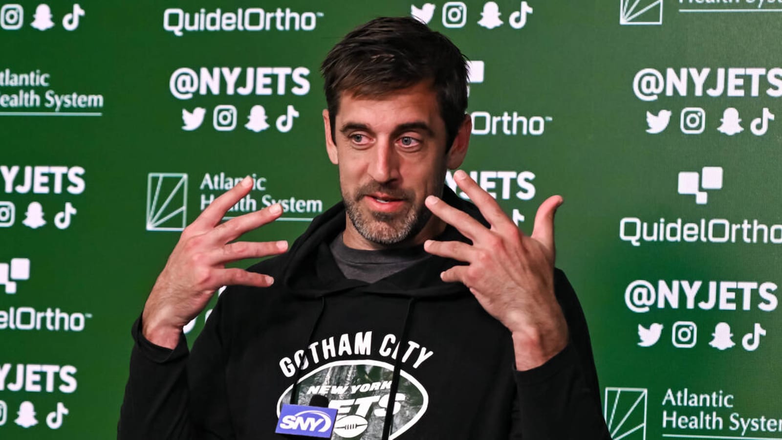 Aaron Rodgers has won over one skeptical Jets icon