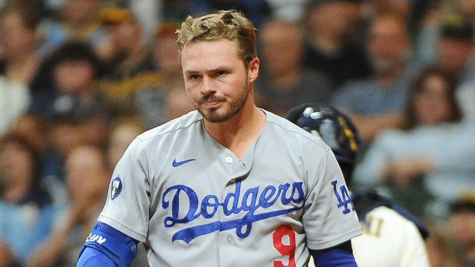 Dodgers' Gavin Lux injures right knee in spring training game