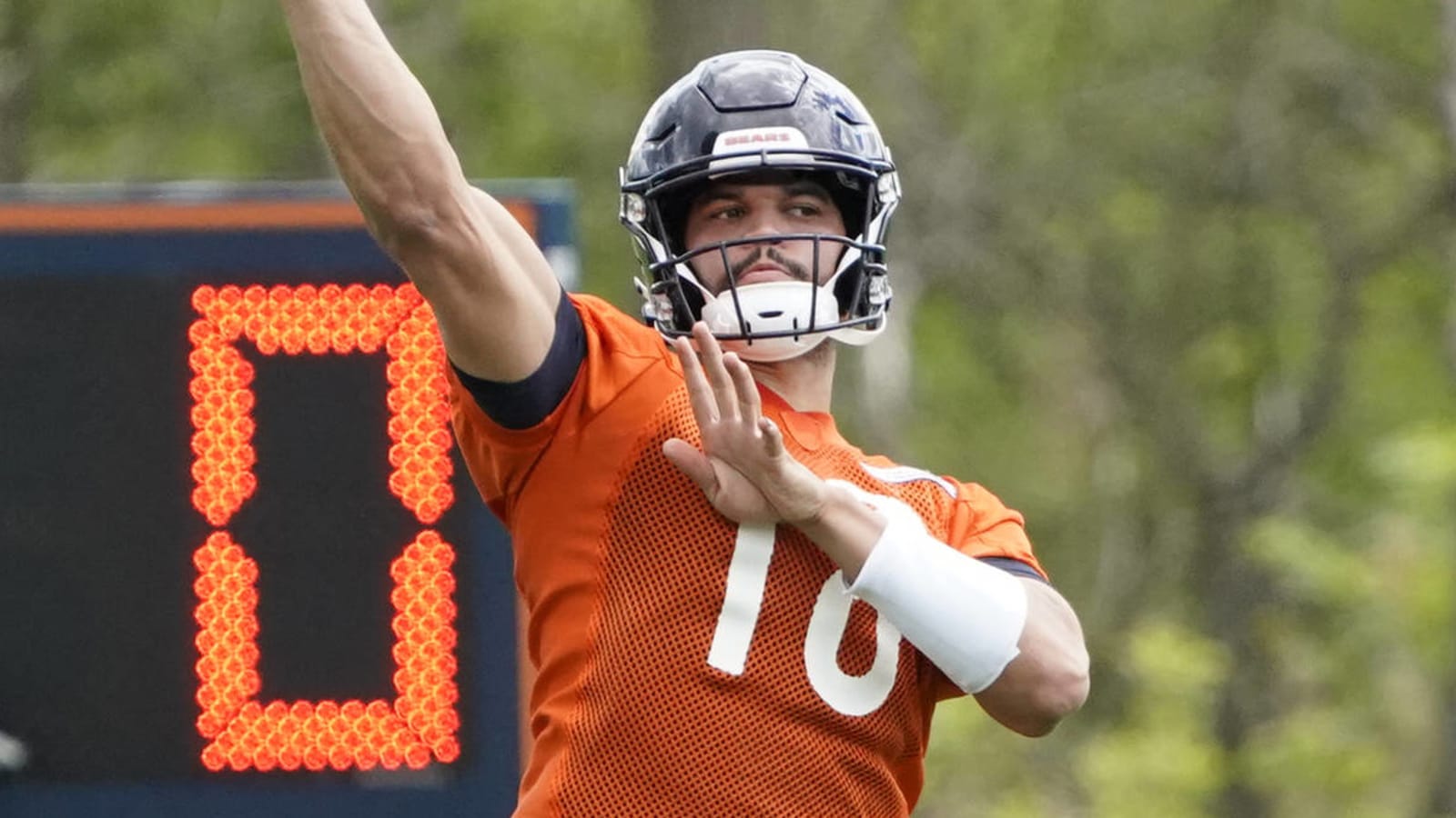 Insider addresses why Bears quickly named starting QB