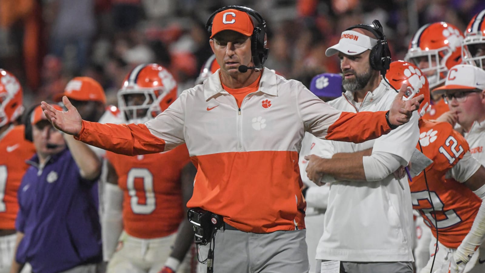  Clemson hires Big Ten Defensive Coordinator