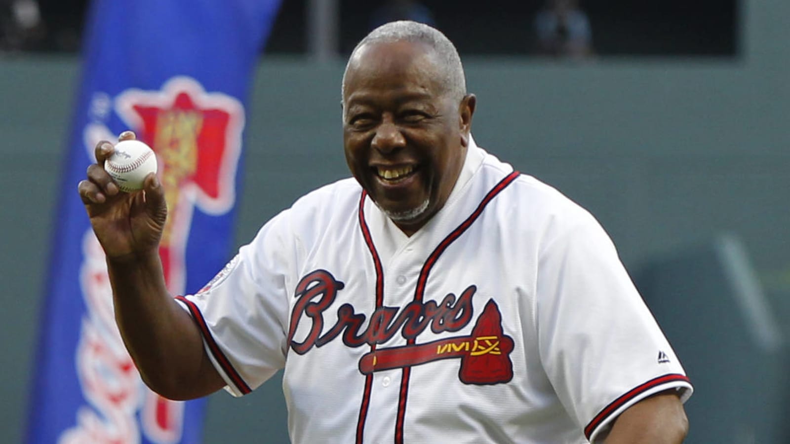 MLB world mourns death of Braves legend Hank Aaron