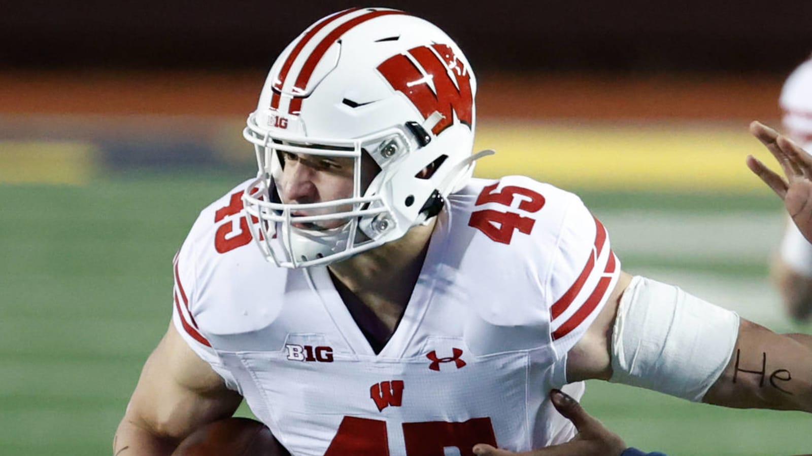 Wisconsin LB Leo Chenal tests positive for COVID-19, will miss two games
