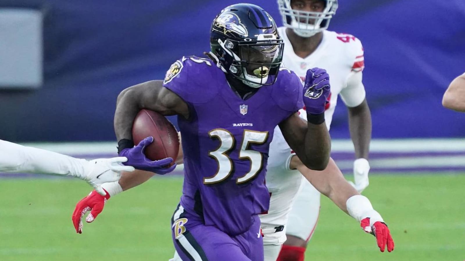 Ravens, Gus Edwards agree to two-year, $10 million extension