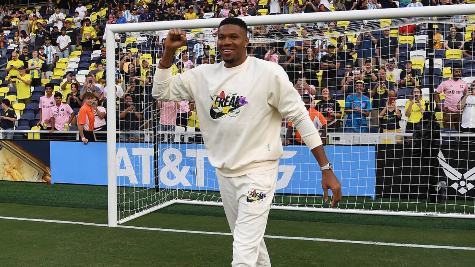 Giannis Antetokounmpo reacts to Nashville SC’s title loss vs. Inter Miami