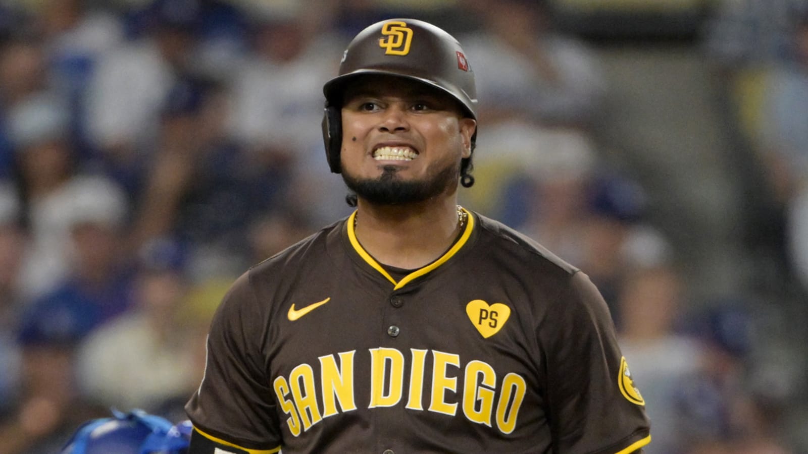 Padres avoid arbitration with three-time batting champion