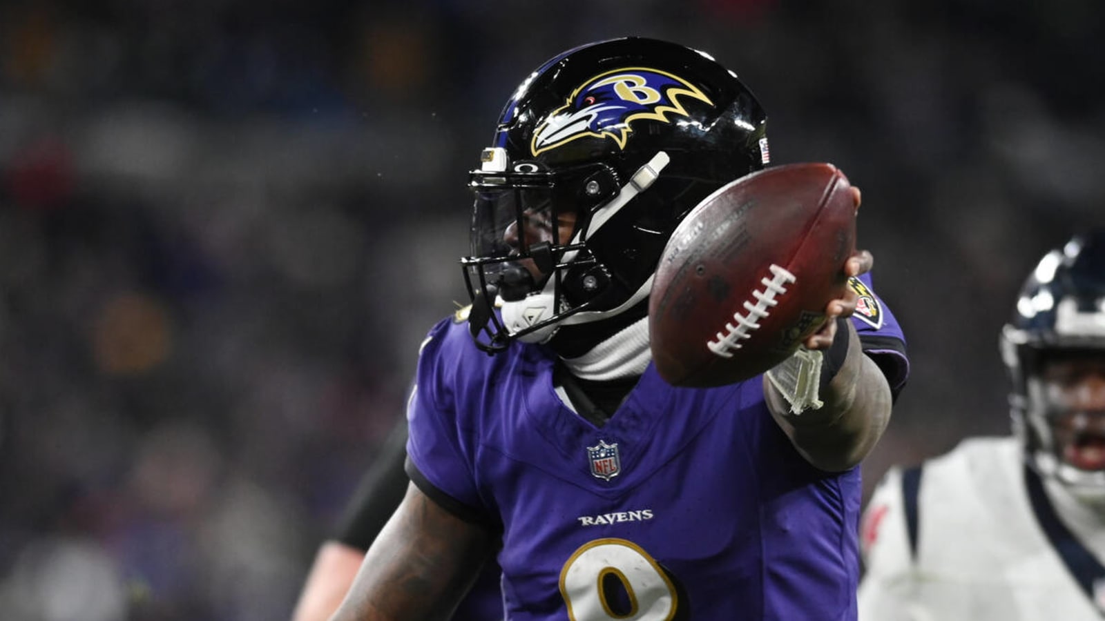 Lamar Jackson pulls a Bo Jackson during Ravens' playoff win