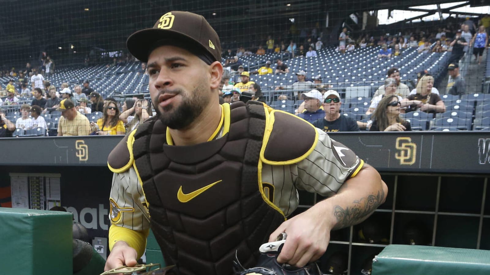 Pirates reportedly interested in top free-agent catcher