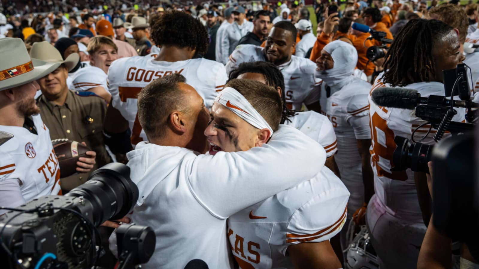 Michael Taaffe gives emotional response to a disgusting sign about former Longhorn Jake Ehlinger’s death