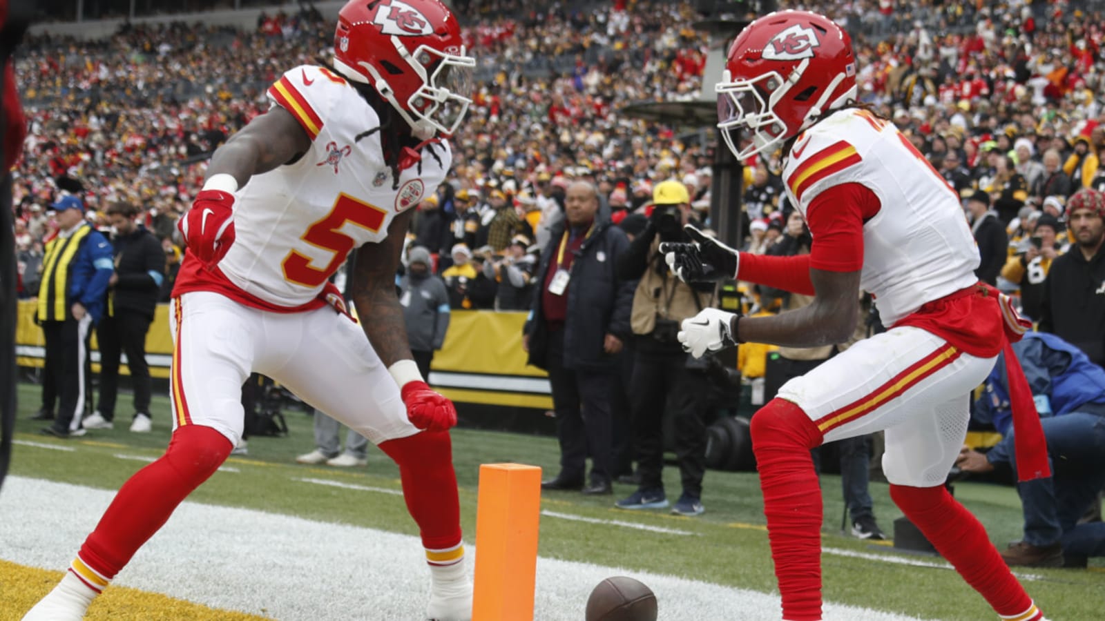 Despite &#39;Hollywood&#39; Signing Chiefs Receiver Room Needs Attention