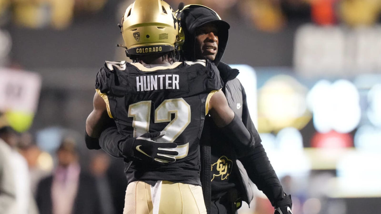 Deion Sanders shows Travis Hunter he hasn&#39;t lost a step