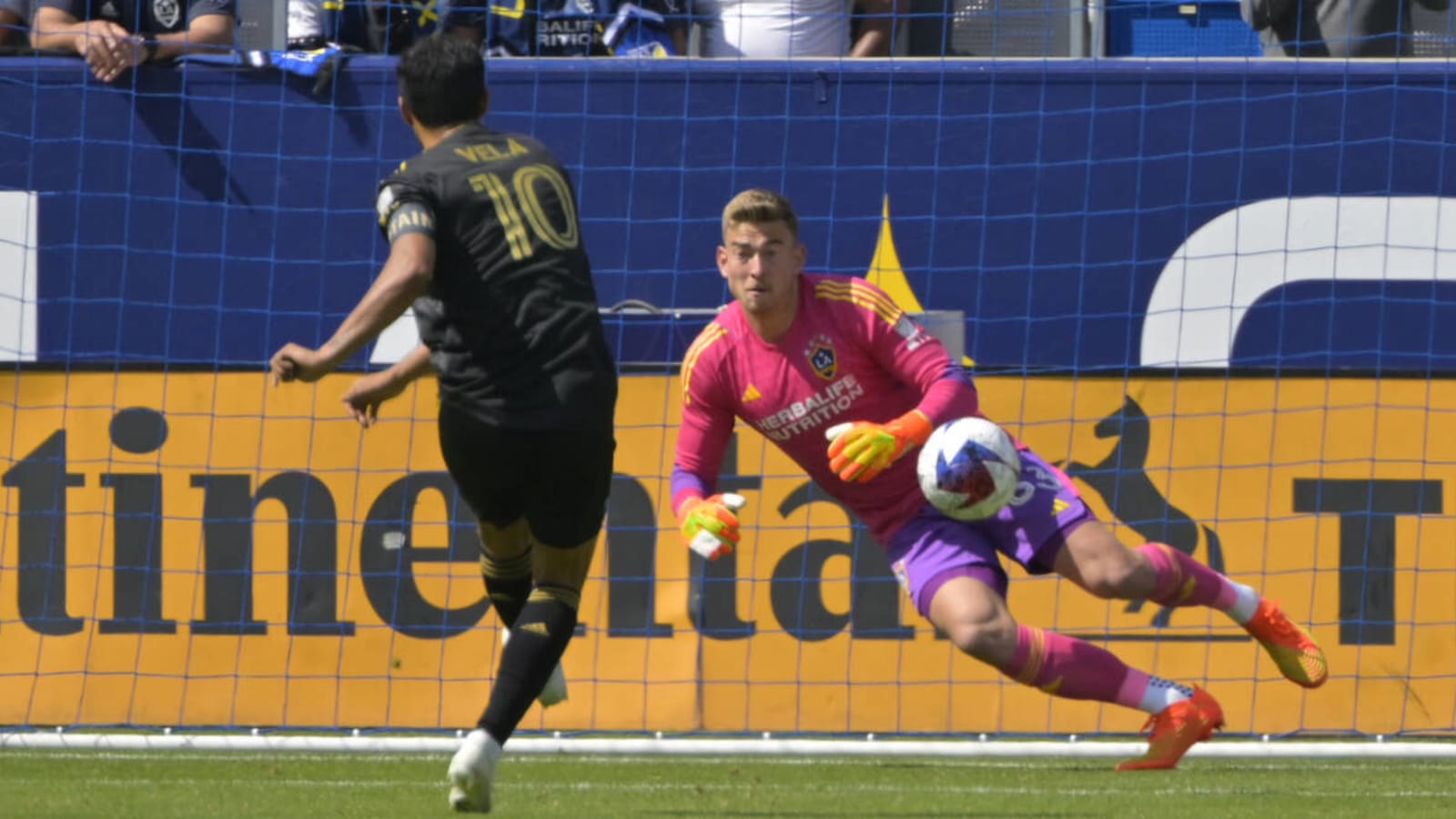 Vintage Vela performance lifts LAFC over cross-town rivals