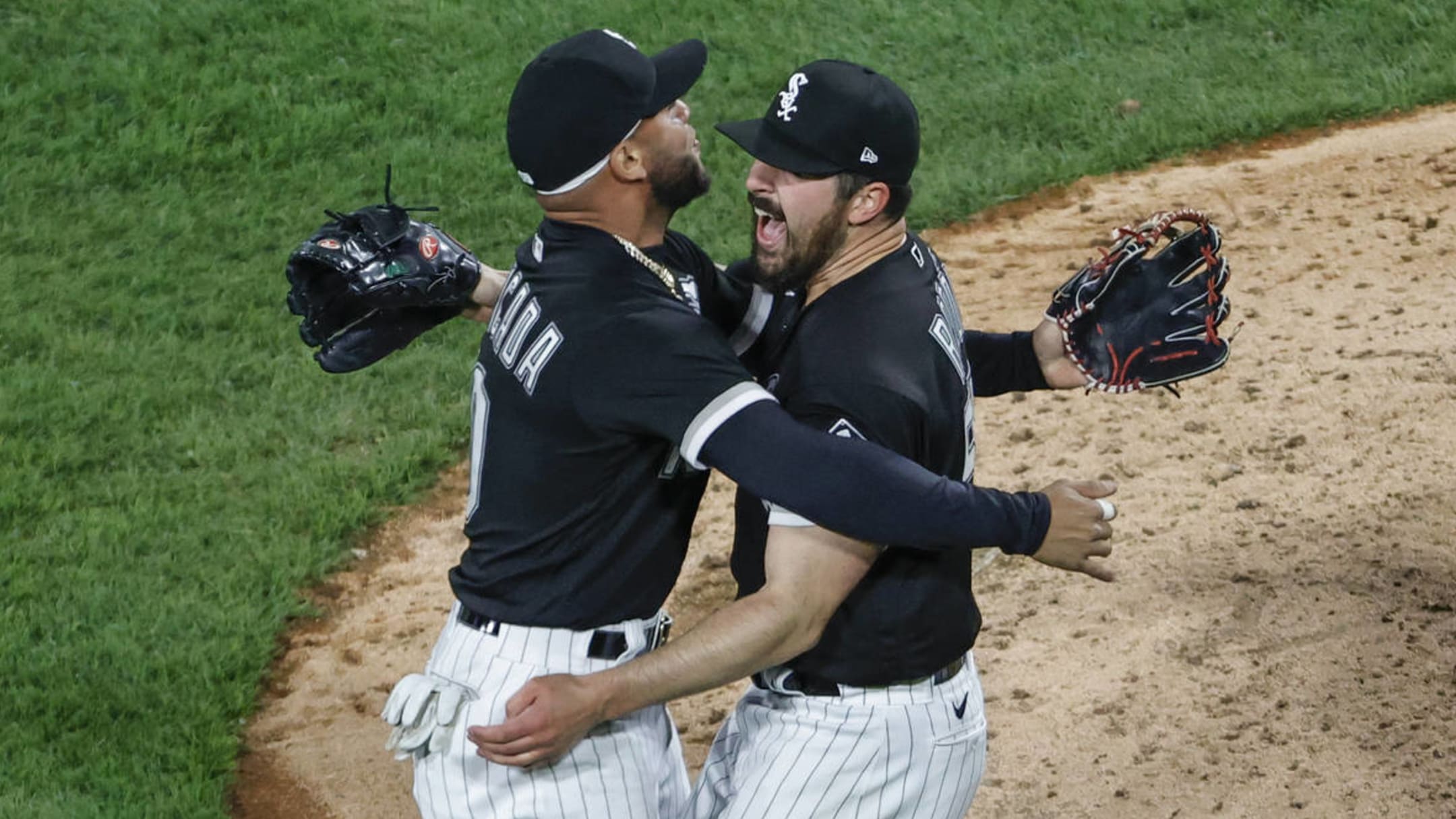 Carlos Rodon Loses Perfect Game in 9th, Gets No-Hitter - The New