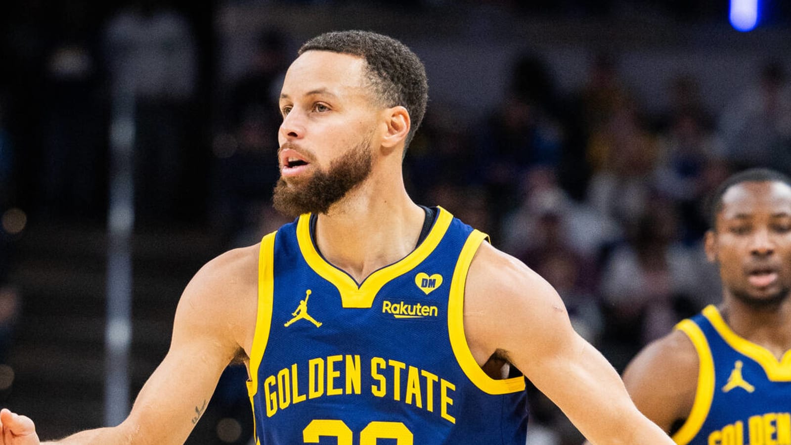 Watch: Steph Curry shoots the lights out in first quarter