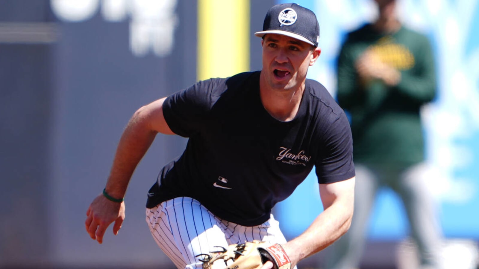 Yankees return veteran infielder after injury to fill third base