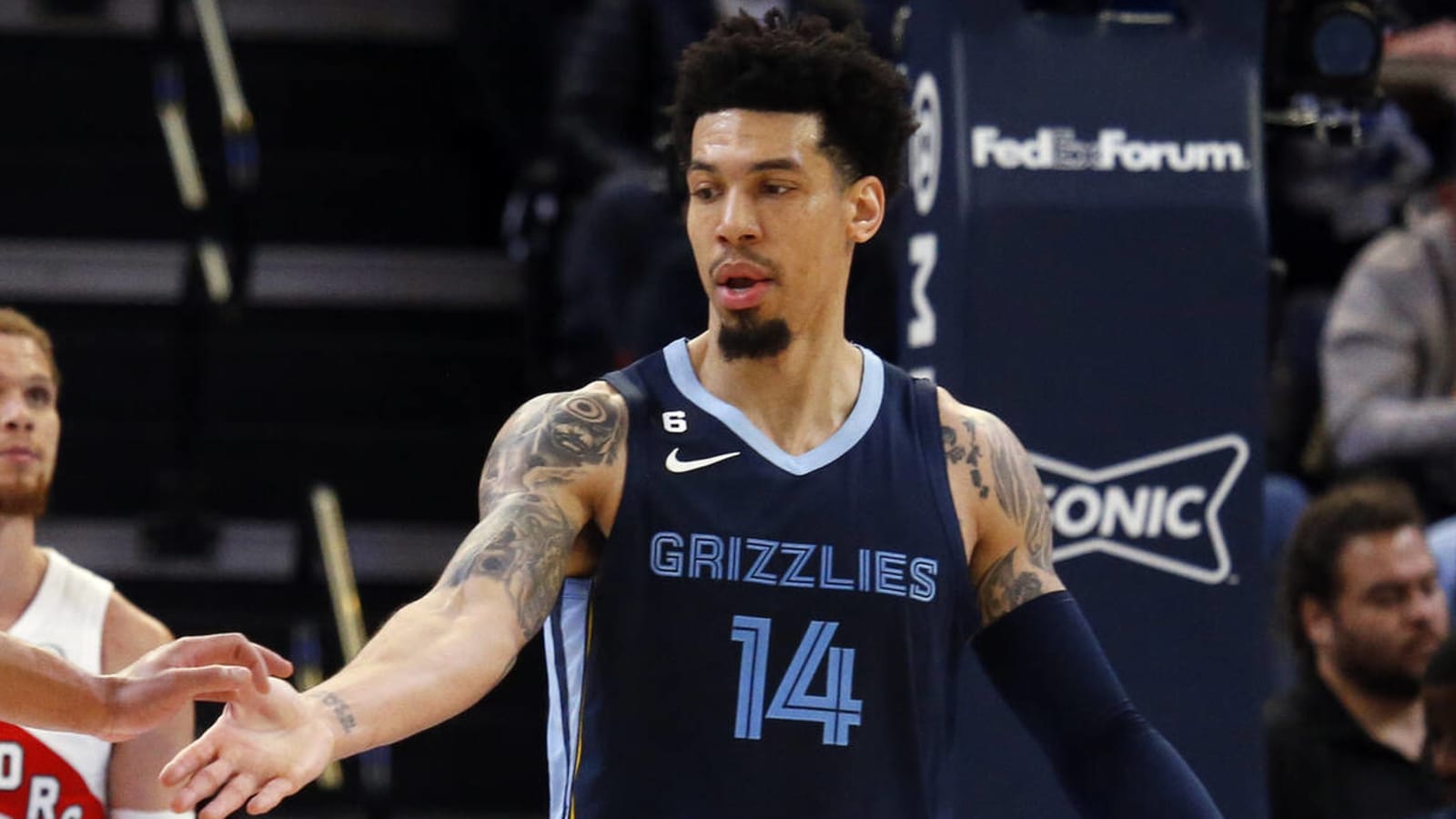 Danny Green makes homecoming in Cleveland