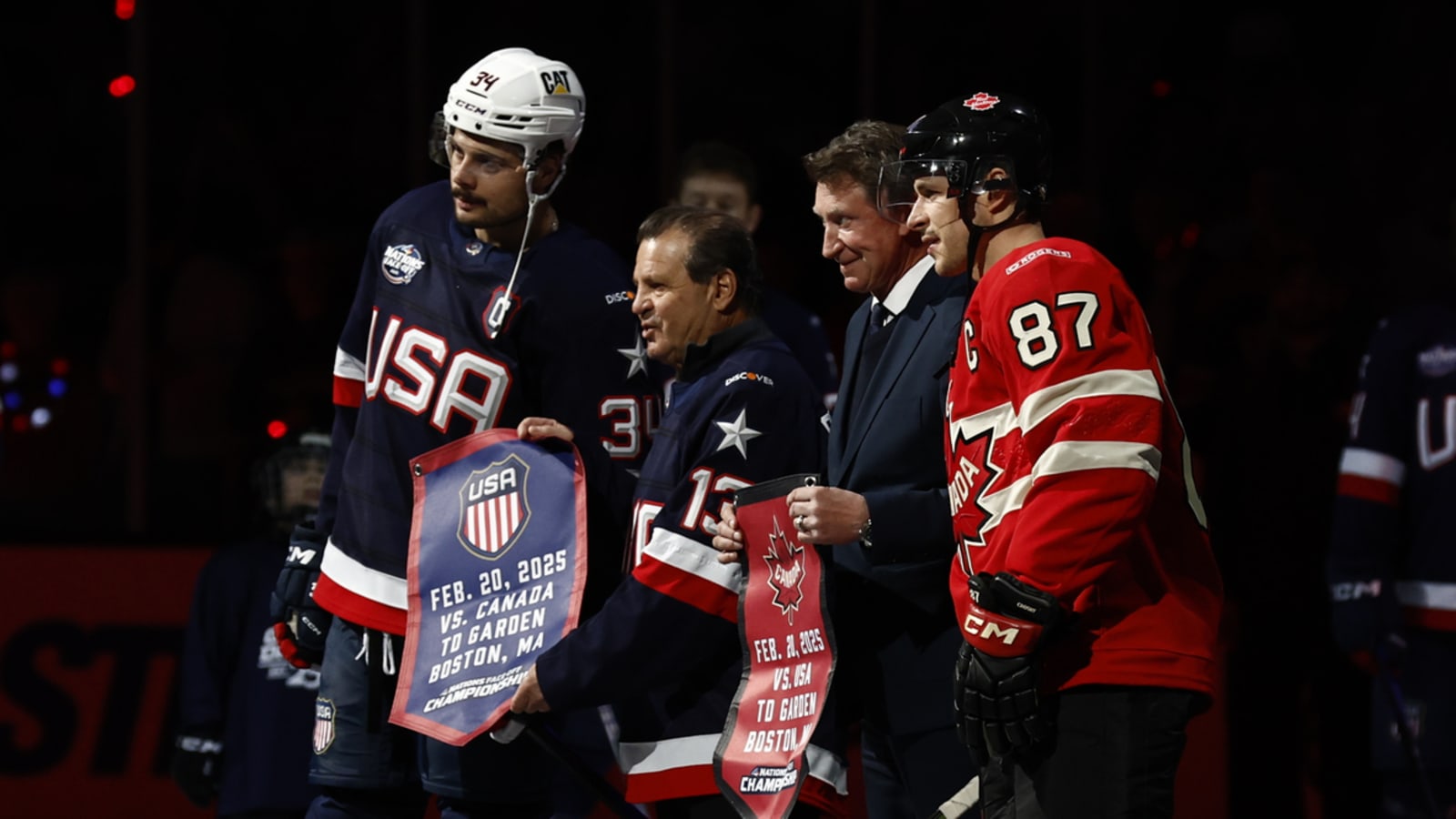 Wayne Gretzky makes gesture to Team Canada in locker room after 4 Nations Faceoff Final