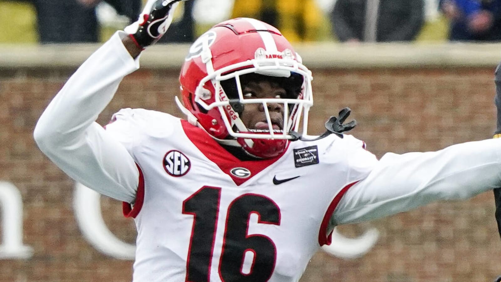 Vikings sign firstround pick Lewis Cine Yardbarker