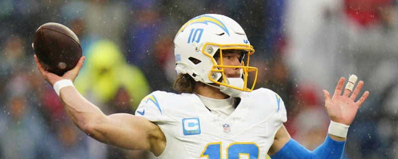 Chargers add another target for QB Justin Herbert