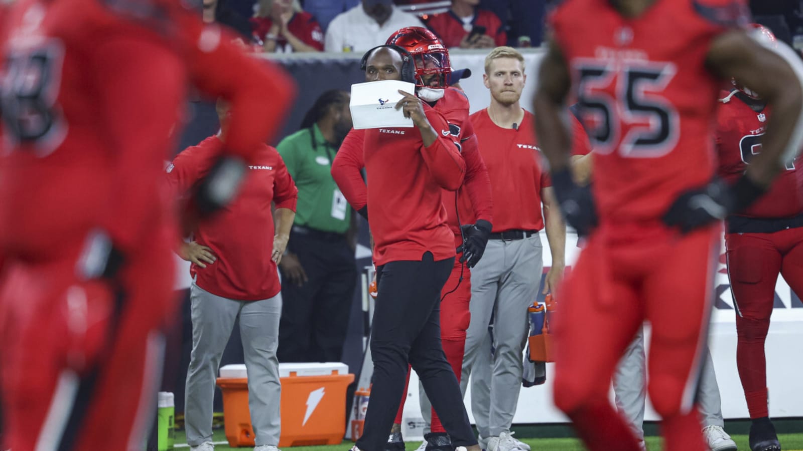 Houston Texans receive double the bad news in the middle of their matchup vs. Chiefs