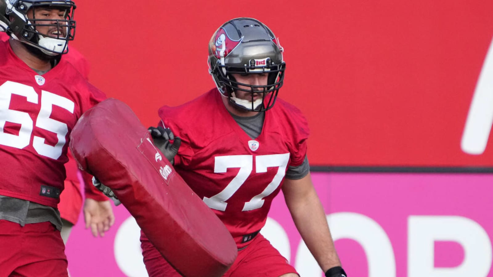 Buccaneers Re-Sign Backup Offensive Tackle on One-Year Deal