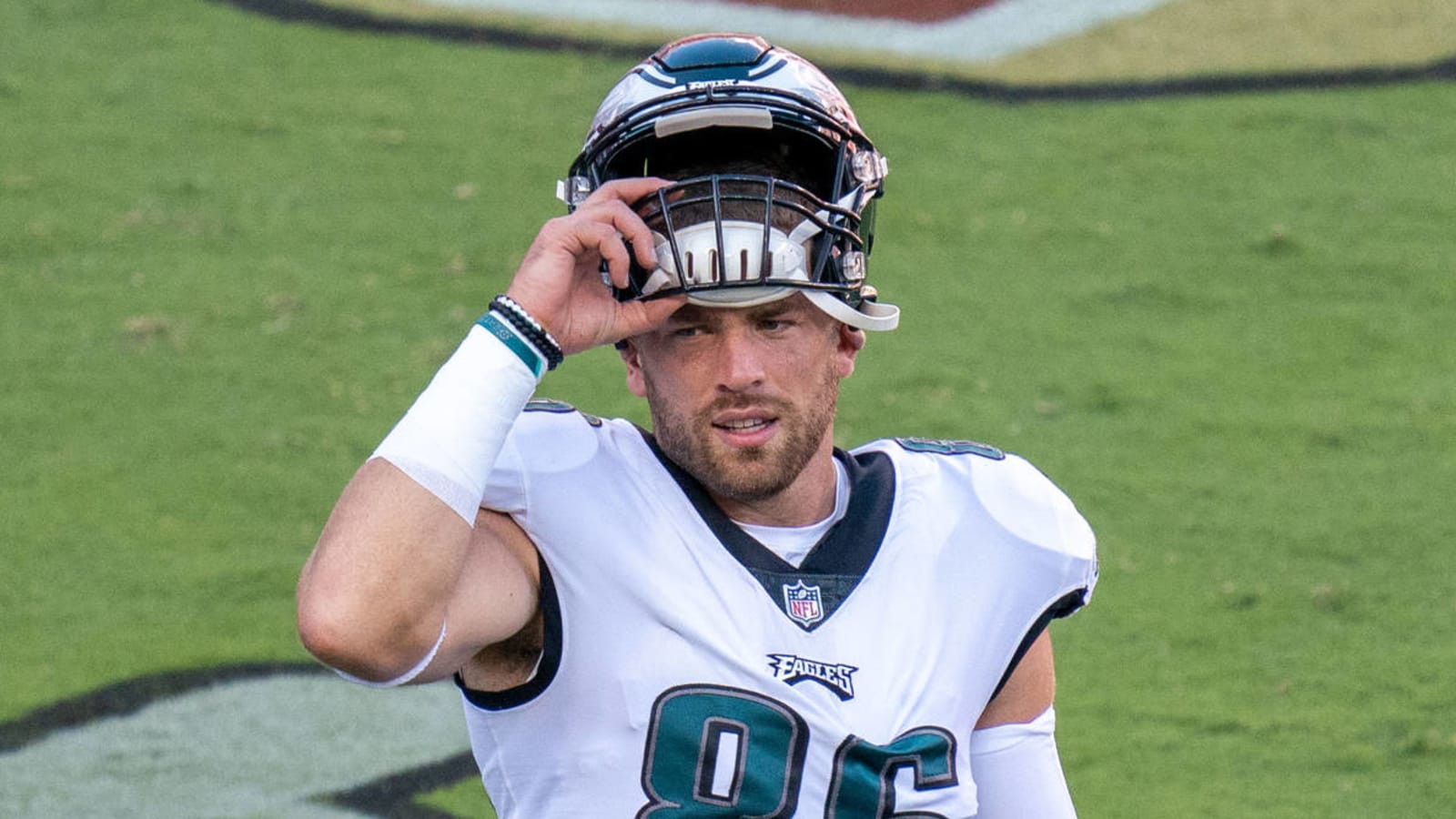 Eagles TE Ertz likely out 3-4 weeks; RB Sanders out 1-2