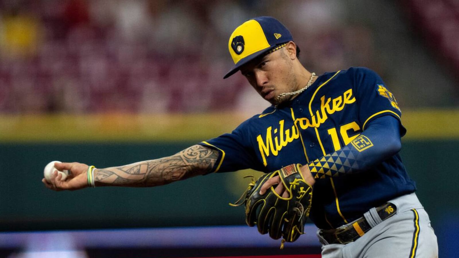 Brewers exercise Kolten Wong's club option