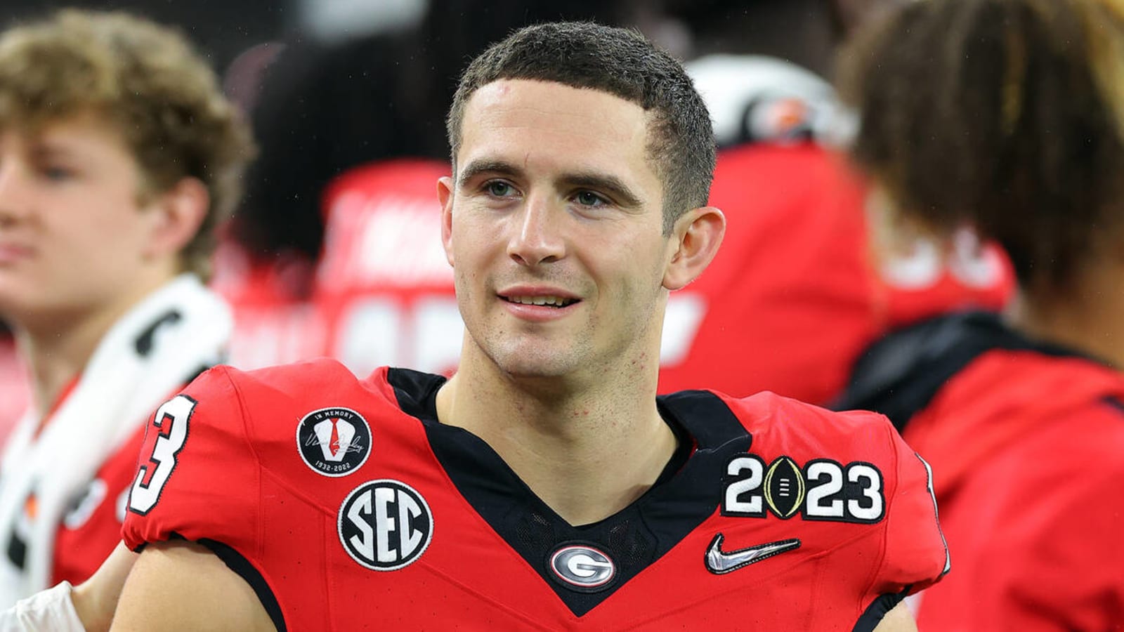 Georgia QB Stetson Bennett gets standing ovation after leaving title game