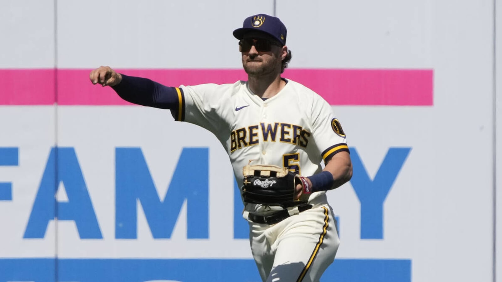 Brewers manager shares injury update on Garrett Mitchell