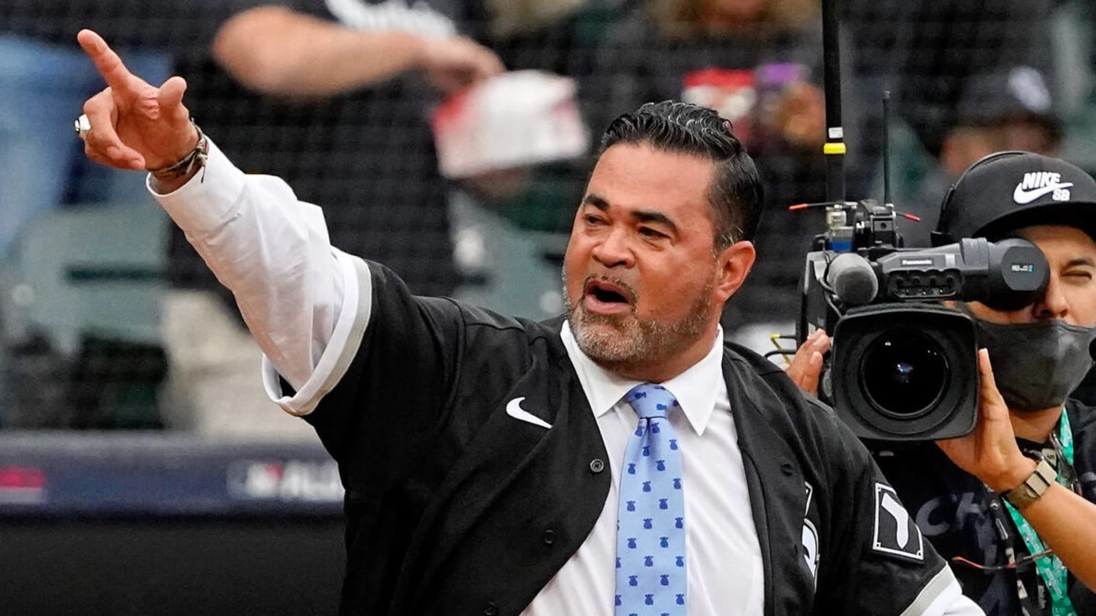 Detroit Tigers should at least talk to Ozzie Guillen about manager job