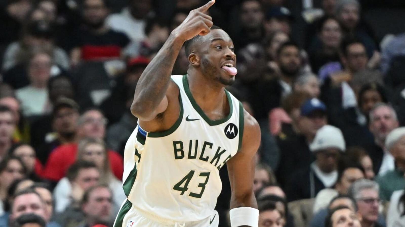 Patrick Beverley calls Thanasis Antetokounmpo "the best teammate"