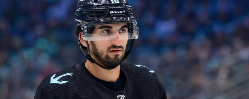 Which center(s) might the Flyers pursue for an offseason trade?