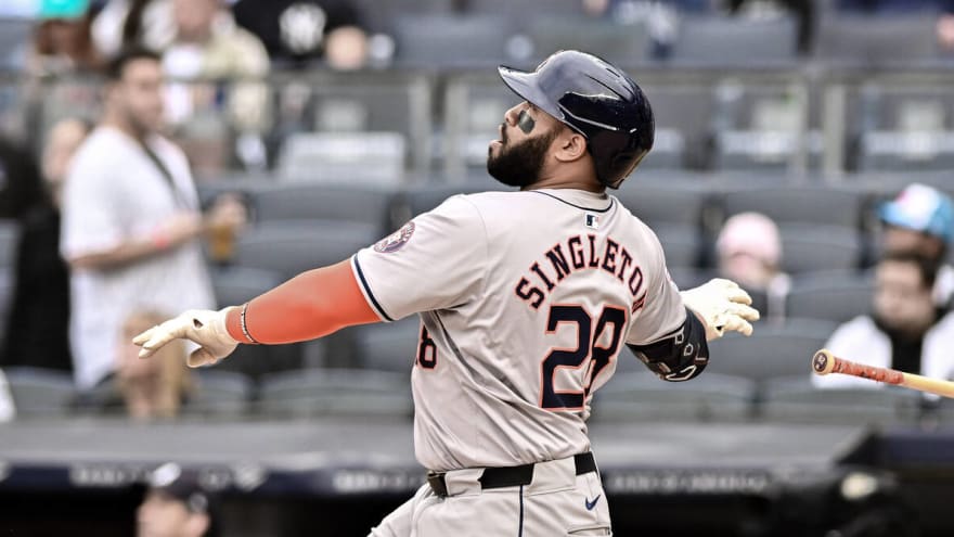 Watch: Astros 1B admires his own home run