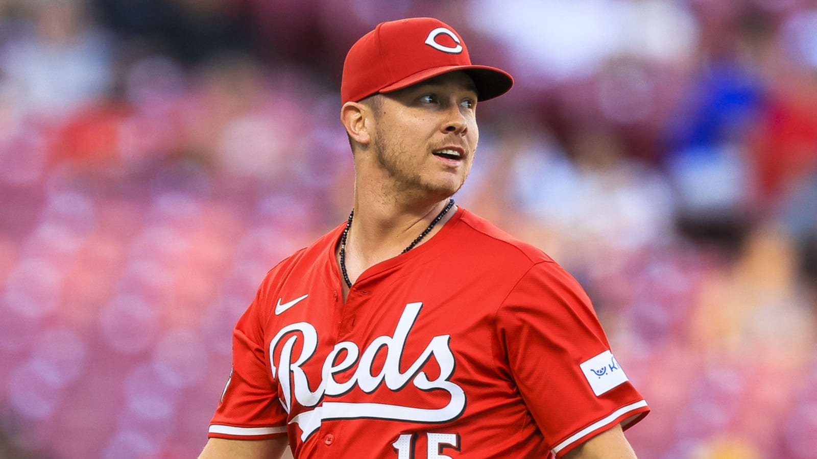 Righty reliever exercises player option with Reds