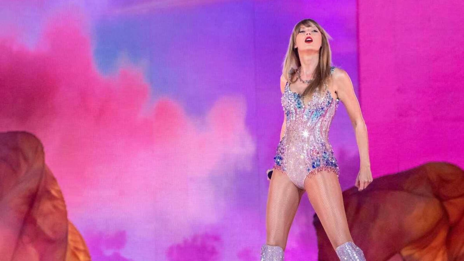 Taylor Swift&#39;s Coveted &#39;22&#39; Hat Given to Cancer Victim