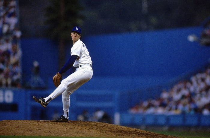 Dodgers World Series: Orel Hershiser throws first pitch to Mickey