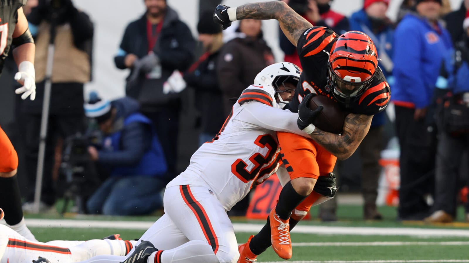 Browns Get Warning About Free Agent Devin Bush