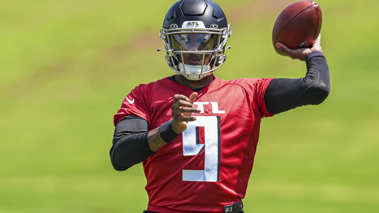 Michael Penix Jr. caught on video throwing beautiful passes at Falcons&#39; rookie minicamp