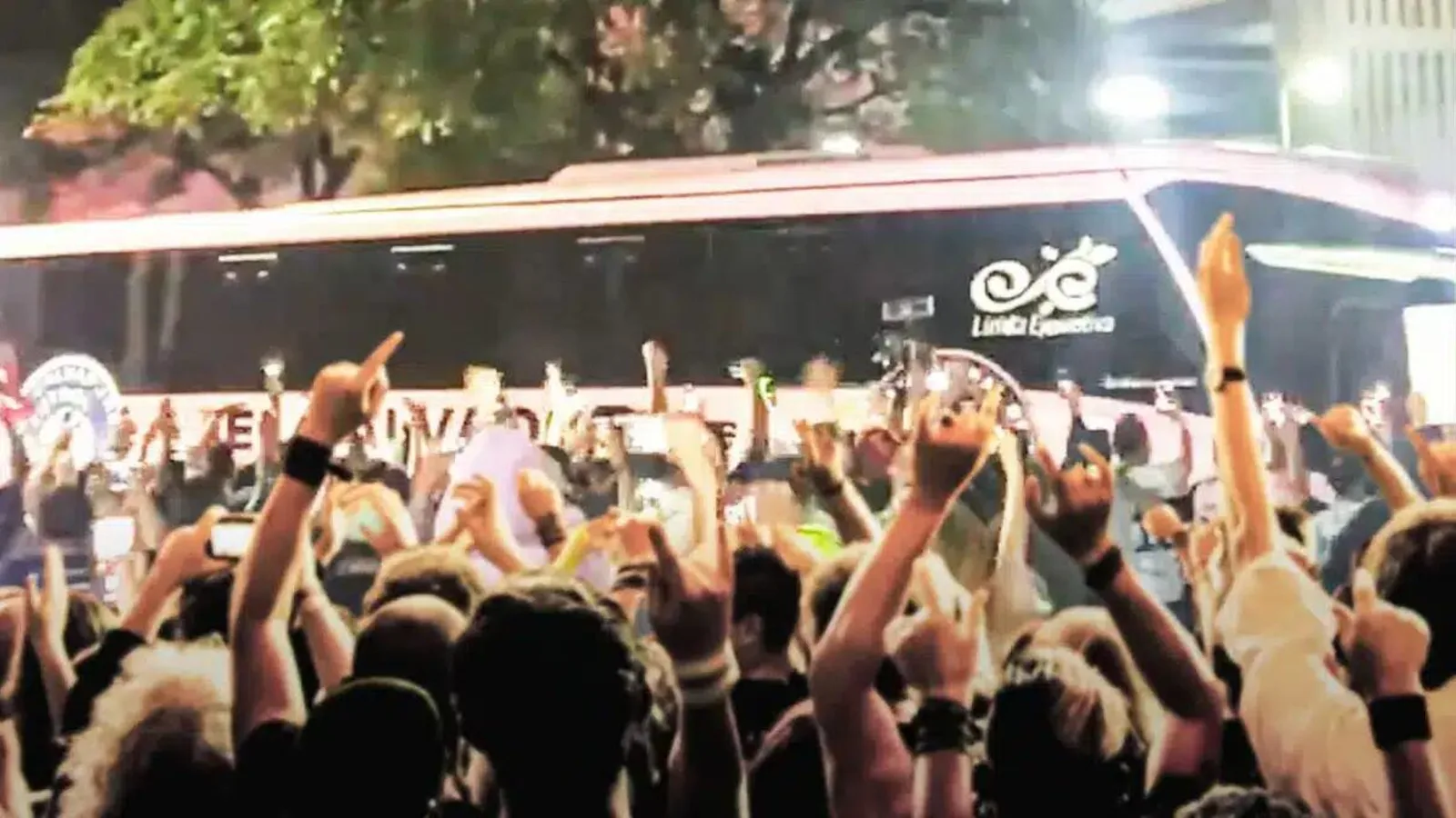 Lionel Messi, Inter Miami team bus gets mobbed by fans ahead of El Salvador showdown