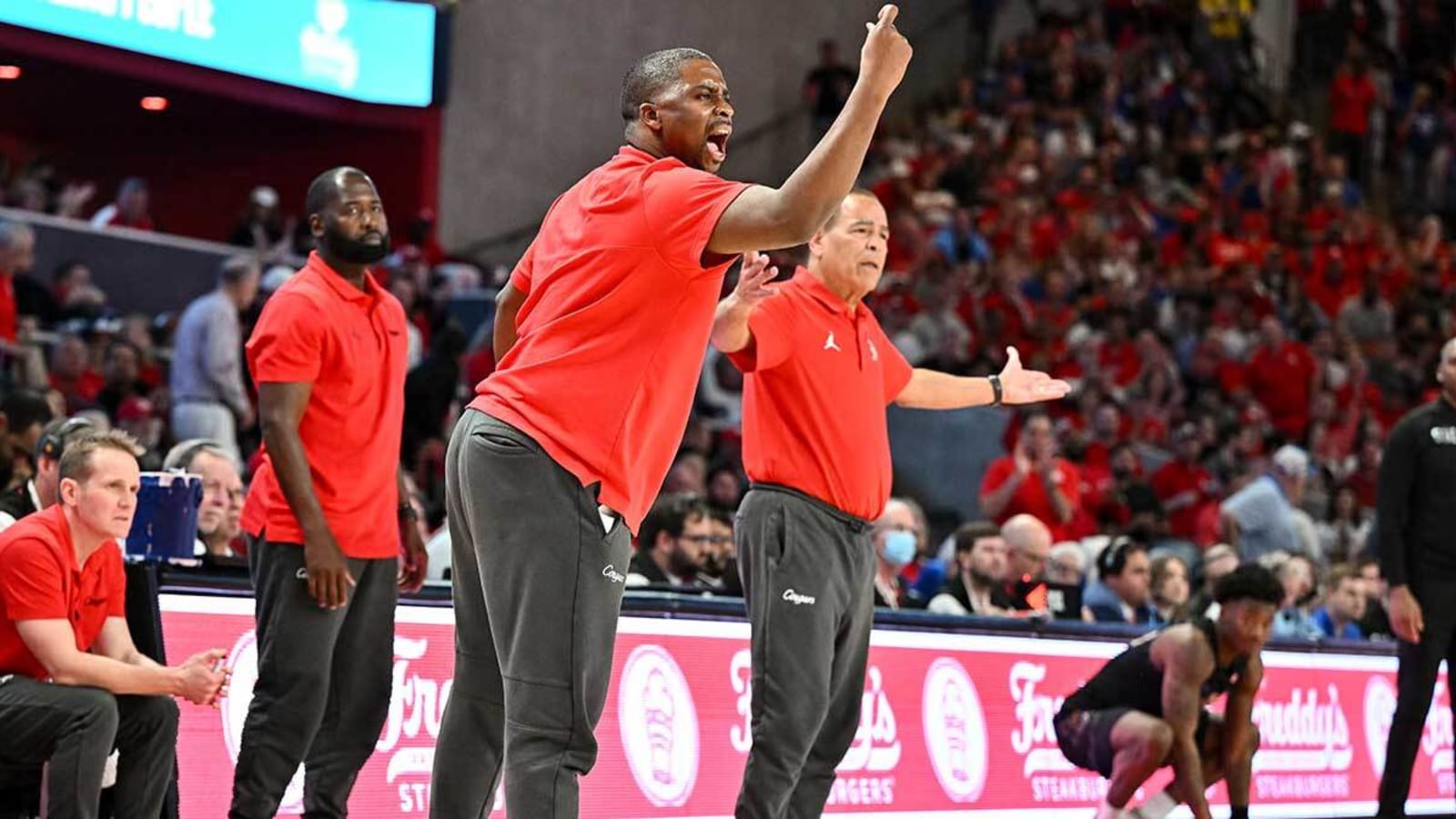 Houston basketball losing key assistant from Kelvin Sampson’s staff