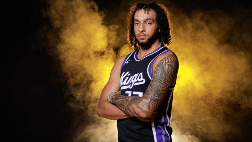 Kings’ West Rival Urged to Target Devin Carter During Roster Overhaul