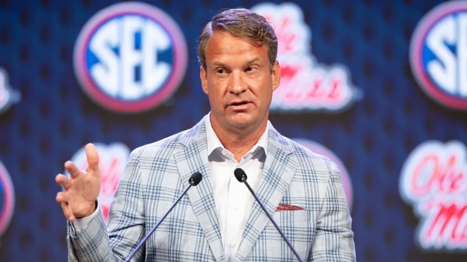 &#39;He&#39;s doing amazing at that, so that&#39;s great for him&#39;: Lane Kiffin takes hilarious jab at rival SEC head coach&#39;s golf game