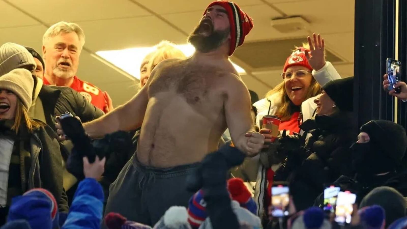 Jason Kelce does what he does best in Frank&#39;s RedHot Super Bowl commercial