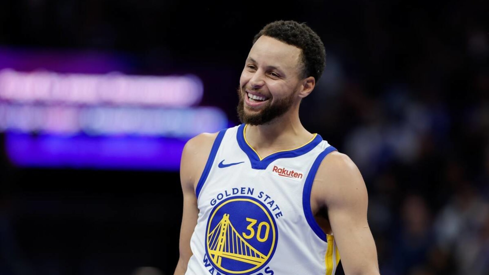 Incredible Video Of Steph Curry Signing Autographs Before Warriors-Bulls Game Going Viral