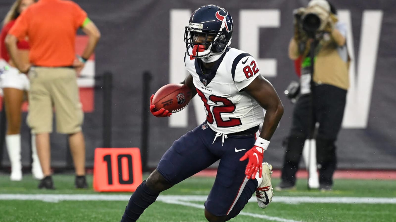 Texans sign Steven Sims to the active roster from the practice squad